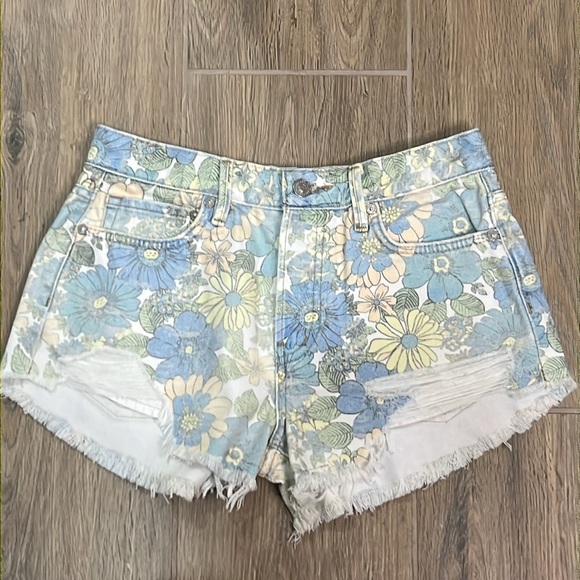 We The Free People Shorts Jean Distressed Flower Floral Loving Good Vibrations - Picture 6 of 10